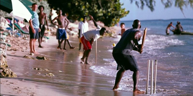 A game of cricket on the beach© Barbados Tourism Authority - UK 