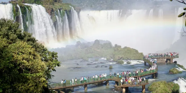 People on the viewing platform looking at the Iguazu Falls in Argentina.[copyright]Image: Iguazu Falls by Sasha Lantukh/Unsplash[/copyright]